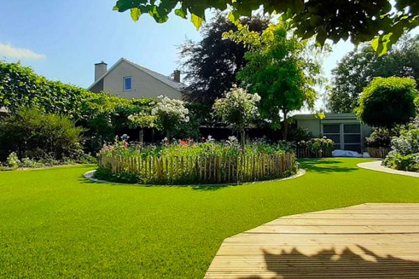 Kunstgras tuin met honden