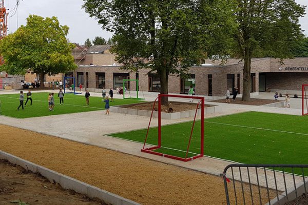 Speelplaats met kunstgras-Genk