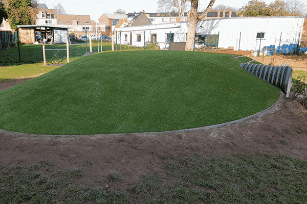 Kunstgras speelheuvel